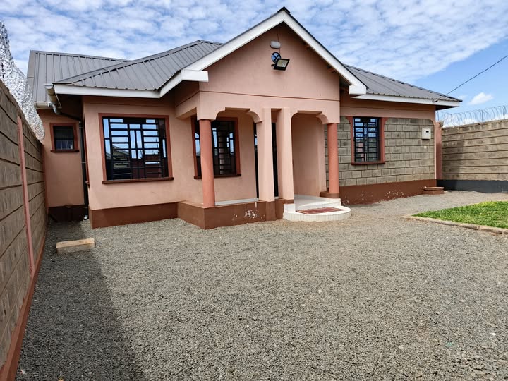 Three (3) Bedroom Maisonette for Sale in Tola